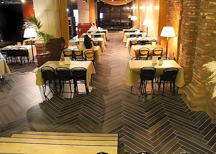 Patio 7 Hotel
