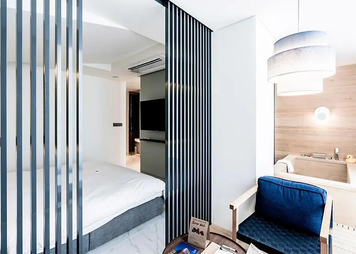 Patio 7 Hotel 3*